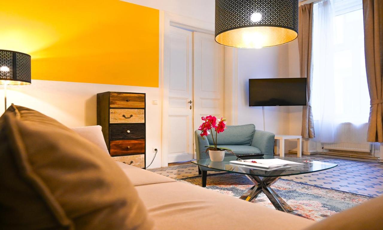 Backpacker Apartment City Center Вена Экстерьер фото