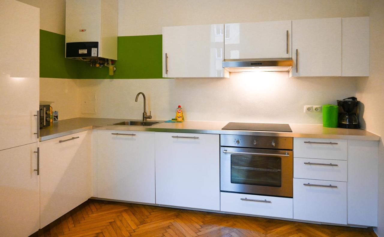 Backpacker Apartment City Center Вена Экстерьер фото