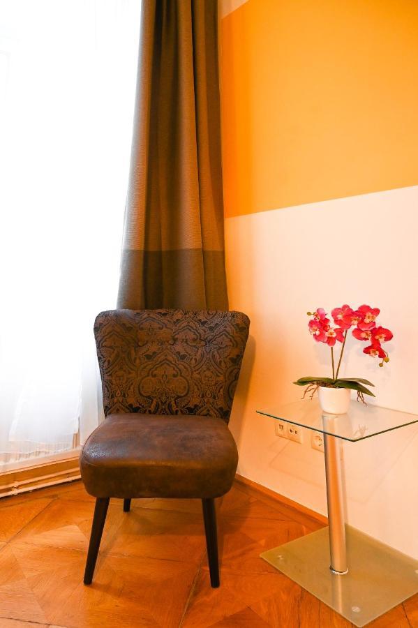 Backpacker Apartment City Center Вена Экстерьер фото