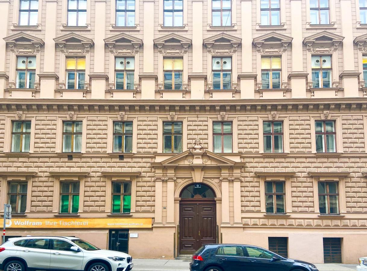 Backpacker Apartment City Center Вена Экстерьер фото